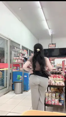 kadang pemalu kdng malu maluin😆