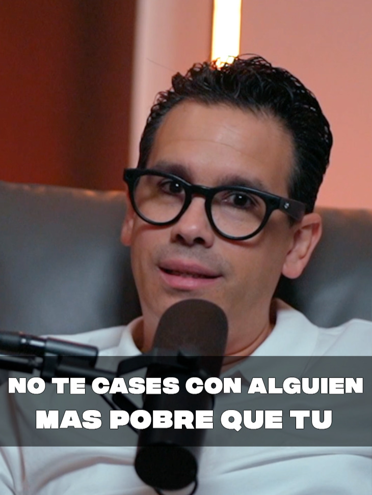 No te CASES con alguién que tenga MENOS DINERO que TU 🥰#paratiii #podcast #entrevista #guatsi #cafecitocon #viral_video #uncafecon #hater #juandeavila #rico #millonario #pobre #dinero #ozz #jbalvin #sdlm