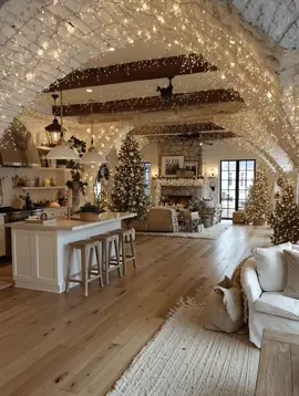 Hot cocoa simmering, candles glowing, and garland draped everywhere — this is my Christmas kitchen dream come true. ☕🎅 #ChristmasVibes #HomeDecor #christmas #christmasdecor #kitchen 