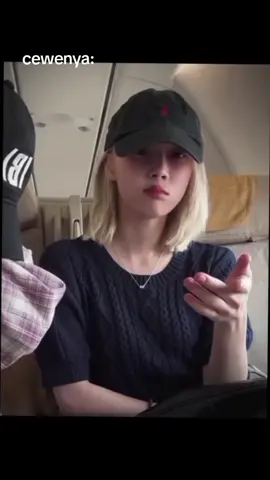 mereka ini sefrekuensi dan sama' bisa memposisikan diri bisa freak bisa juga jadi kalem, gakebayang kalo disatuin segemes apa😁🥰 #winter #jungkook 