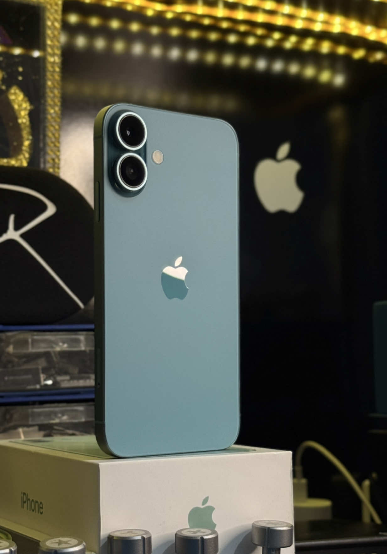 iPhone 11 -> iPhone 16 ( Deniz Mavisi ) Dönüşüm - Geniş açı 0,5 Kamera Aktif - Daha önce yetkisiz müdahale, düşme, arka cam değişimi ve sıvı temas gibi etkenler ile hasar alan telefonun tüm iç aksamın değişmesine karar verdim. Ayrıca pil değişimi yaptım. . .  . . işbirliği ve reklam . . . @sagopakajmer_resmi  #restoration #keşfet #7global_1day #turkey🇹🇷 #newsupdate                   
