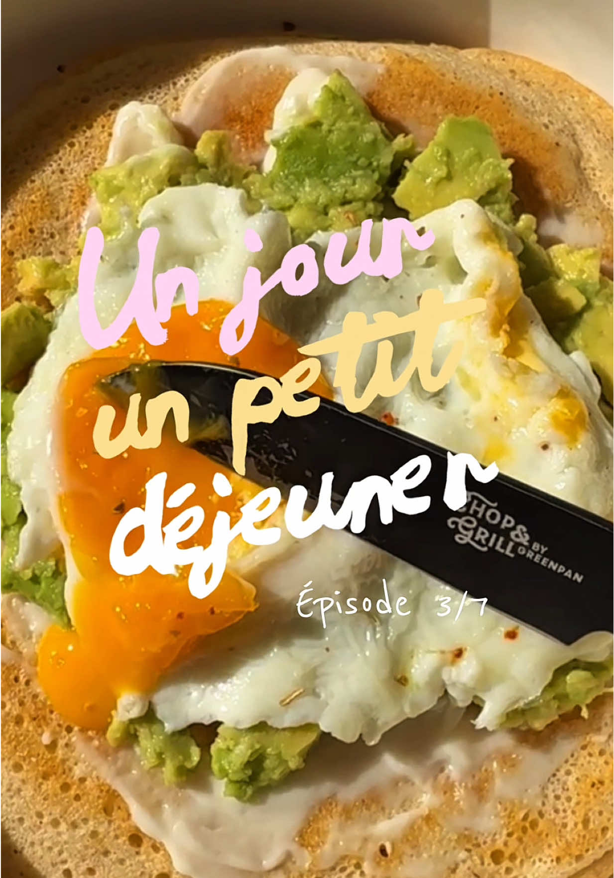 Épisode 3 | PANCAKE SALÉ 🥞 🥑🐣 pancakes salés, hyper protéinés, rassasiants et gourmands 😋 Une idée de petit-déj qui change du sucré, mais qui reste sain et plein d’énergie 💪 Tu valides la recette ?  Ingrédients : Pour le pancake 🥚1 œuf 🐮50g de skyr (ou fromage blanc) 🌾40g de farine d’avoine  🥄1 cac de levure chimique 🥛1 cas de lait Toppings :  🥑Avocat  🥚Œuf  #recettehealthyfacile #petitdejeunersain #pancakesalé #breakfast #healthyrecipe 
