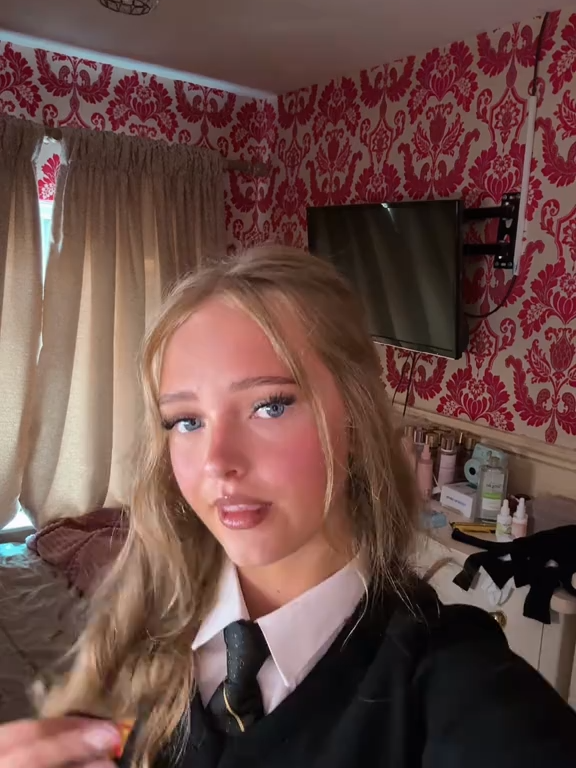 #fyp #school #schooluniform #scottishuniform #scottish #british #chav #ukgirl #tights #uk #ukteen #skirt #fypシ゚