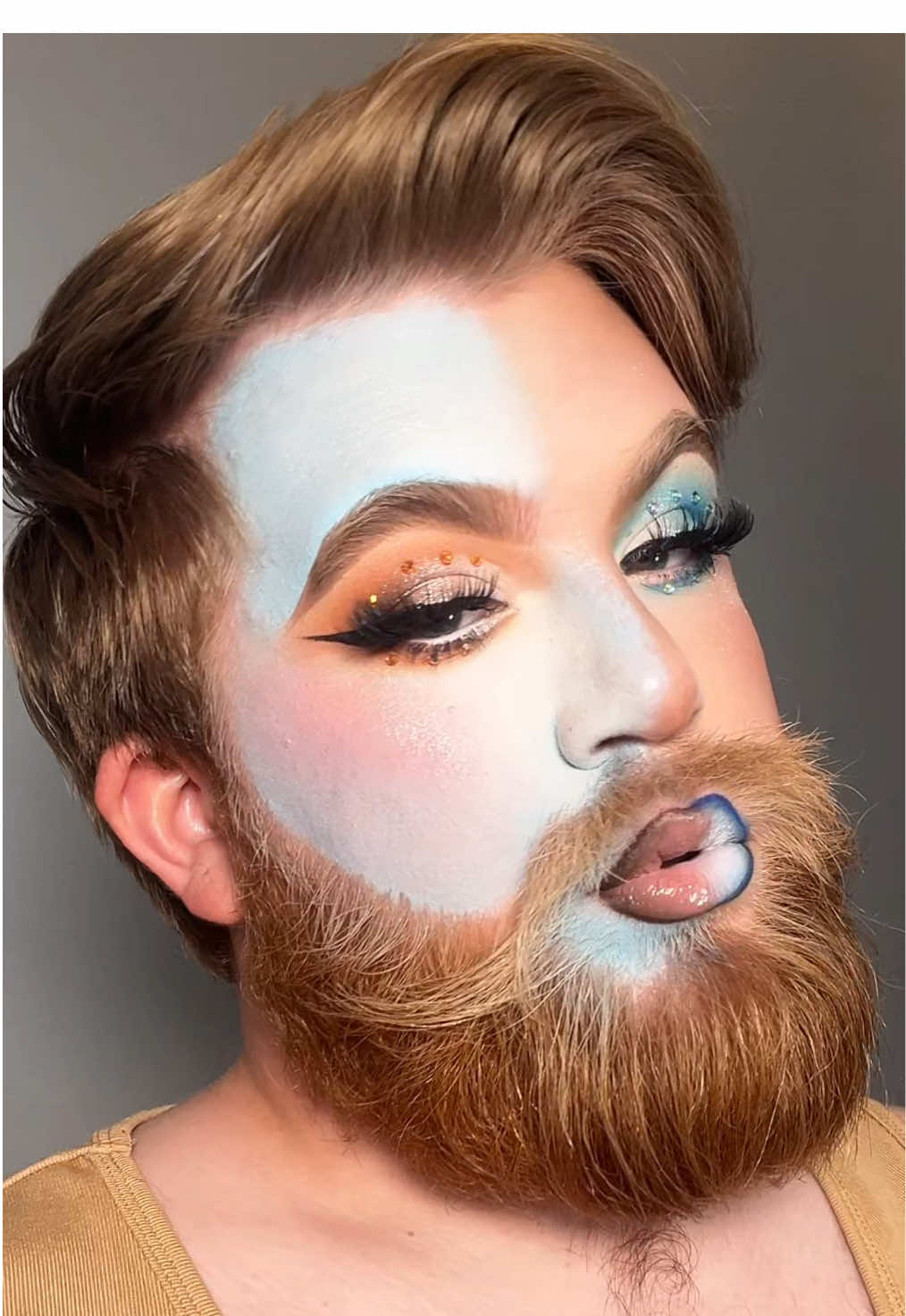 A split look to get my creativity flowing~  products: @Mehron Makeup light blue cream stick + clown white lite  @Blend Bunny Cosmetics x Ellis vol 1 palette  @Fyne Cosmetics neutral palette + foundation  @NYX Professional Makeup glitter primer + epic ink eye liner  #makeup #creativemakeup #zaktaylorartistry #indymua #indianapolismakeupartist #indianamakeupartist #mehron #colorfulmakeup #malemua