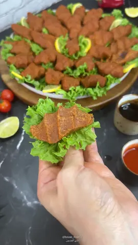 تشي كفته  المكونات  2 كوب برغل ناعم  2 كوب ماء ساخن ( اهم شي نغمر البرغل بالماي ونرتفع واحد سم ). حبة بصل مفرومه ناعم  زيت زيتون ( ربع كوب . دبس رمان ( ربع كوب ). تلات حصوص ثوم مدقوق ناعم . عصير ليمون ( كميته  حسب الذوق ). برش ليمونه(  دون نوصل اللب الأبيض )  ملعقتين مليانه دبس فليفله . ملعقتين مليانه معجون طماطم . البهارات ( ملعقه صغيره كمون . فلفل اسود . سماق . ملعقه كبيره بابريكا ..سماق ) . ملح . من خمس لست مكعبات ثلج  ✨ملاحظه( كمية البهارات فيكم تتحكمون فيها حسب ذوقكم ).. . #مقبلات_خفيفه #وصفات_سهله #ترندات_تيك #اكسبلورexplore #طبخ 