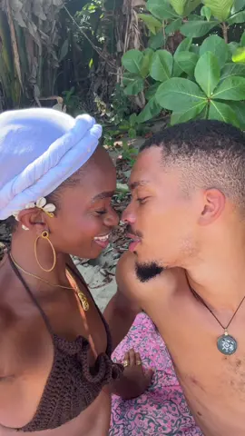 He doesn’t mind my glossy kisses 😌💕 #fyp #deenpeezy 