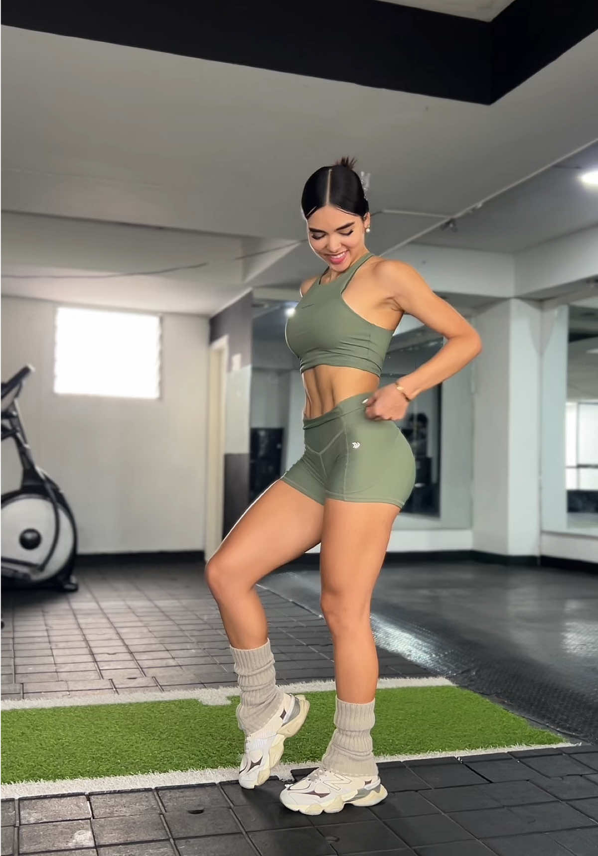 Lo que como en 1 día ✨🥑🥛 Siendo nutricionista para aumentar masa muscular ganando el mínimo de grasa 💫 La leche deslactosada @Alquería Oficial es súper versátil para cocinar y me hace sentir liviana 🤩  Si quieres una asesoría nutricional conmigo puedes agendarla en mi perfil de Instagram 🔗📆👩🏻‍⚕️ #loquecomoenundia #dieta #recetassaludables #tiktokfood #PartnerAlqueria 