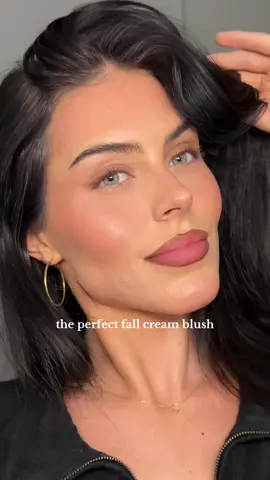 What shades of the @rhode skin blushes do you have/ like?! Late to the game here🤸 #rhode #rhodeblush #fallmakeup 