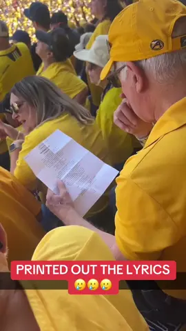 That’s a true fan ❤️ (Via @Cam Ackerman〽️ ) #CollegeFootball #michigan #michiganfootball #mrbrightside #wholesome 