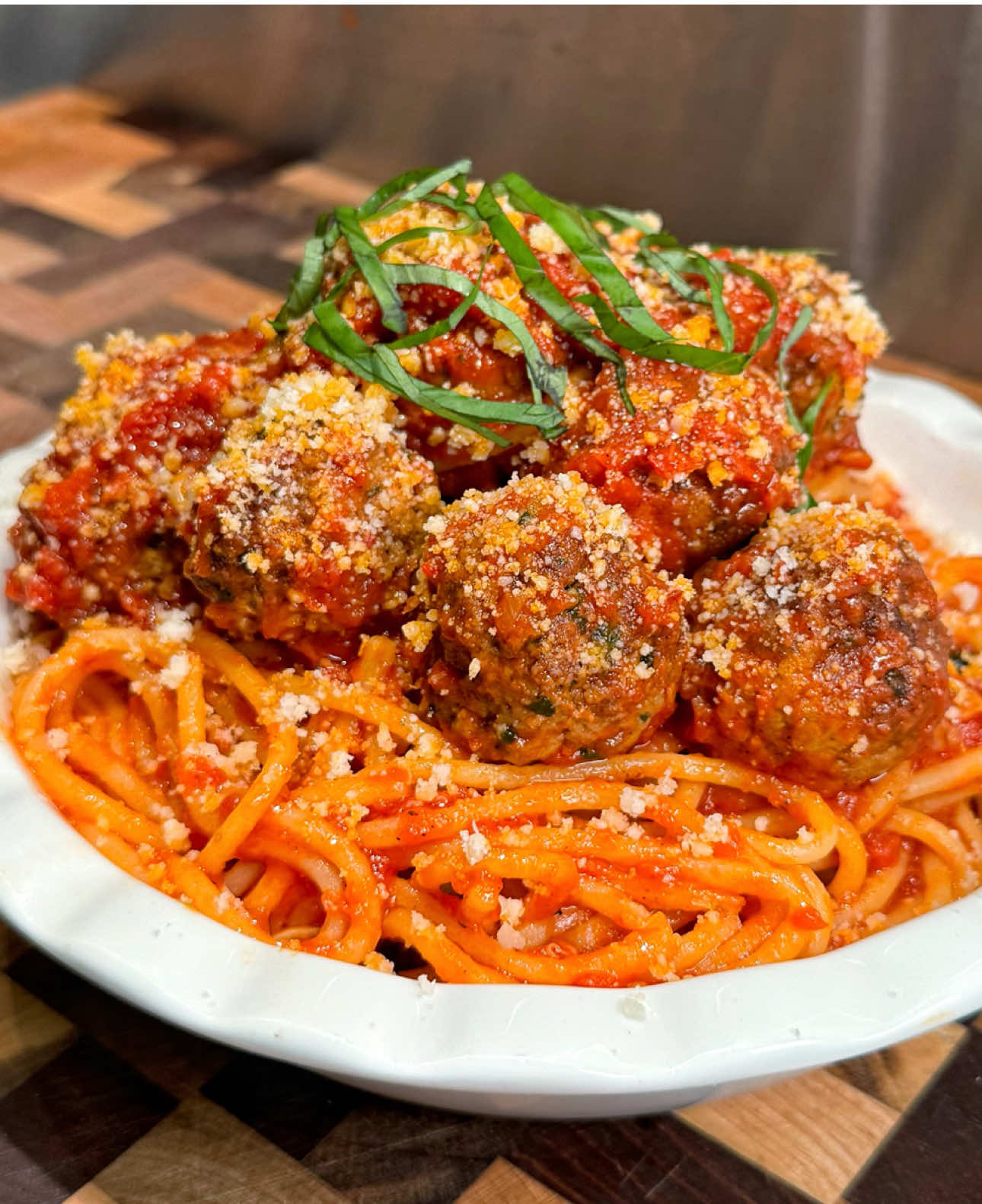 Spaghetti & Meatballs 🍝 Full recipe now up on Substack, link in bio.