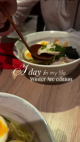 Jour 1 de mon Winter Arc Challenge.  Mes objectifs principaux:  • 10.000 pas  • 4-5 séances de sport par semaine  • rester dans mon déficit calorique  Mes objectifs secondaires:  • Travailler mes cours et mon espagnol  • Commencer de travailler sur mon projet  • Réduction du stress  bisous 💋  #girl #motivation #fyp #girlssupportgirls #winterarcchallenge 