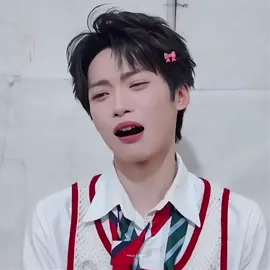 look at me look at me ( how cute yueyue is 🎀💘⭐️☺️) #ziyu 