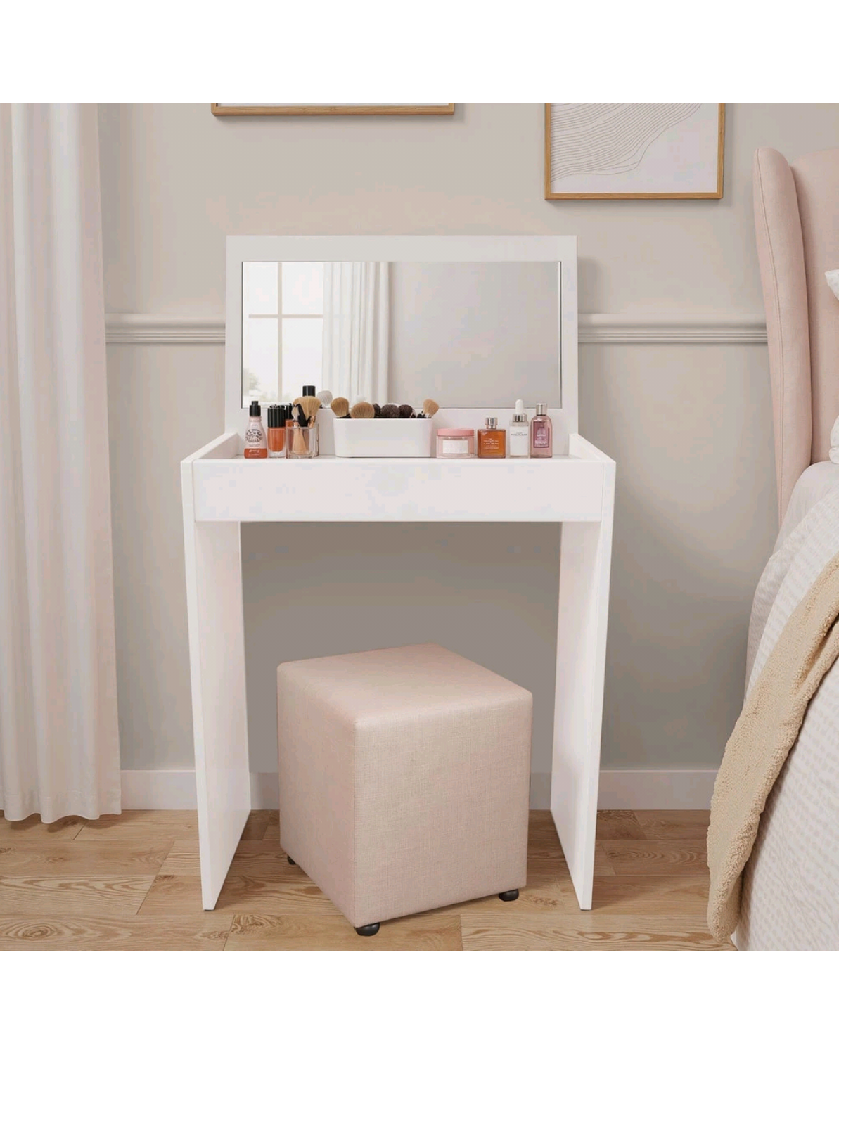 Transforme sua rotina com a Penteadeira Quimera: compacta, funcional e cheia de estilo. Ideal para quem busca praticidade sem abrir mão da elegância, ela é perfeita para quartos pequenos, closets ou espaços multifuncionais.#tiktokshop #achadinhosshopee #produtosparacomprarnashoppee 