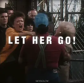 You mess with one, you mess with all of them 😌 || #THEGOLDENGIRLS #blanchedevereaux #rosenylund #sophiapetrillo #dorothyzbornak #ruemcclanahan #bettywhite #estellegetty #beaarthur #tvshow #sitcom #BestFriends #roommates #edit #capcut #funny #viral #trending #fyp #tiktok 