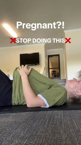 Protect your core, mama! 💥  Stop getting up like this 👎 — every crunch-style sit-up puts pressure on your core and worsens diastasis recti. Instead, roll to your side and push up with your arms to protect and rebuild your core 💪  #pregnant #postpartum #postpartumrecovery #diastasisrecti #corehealing