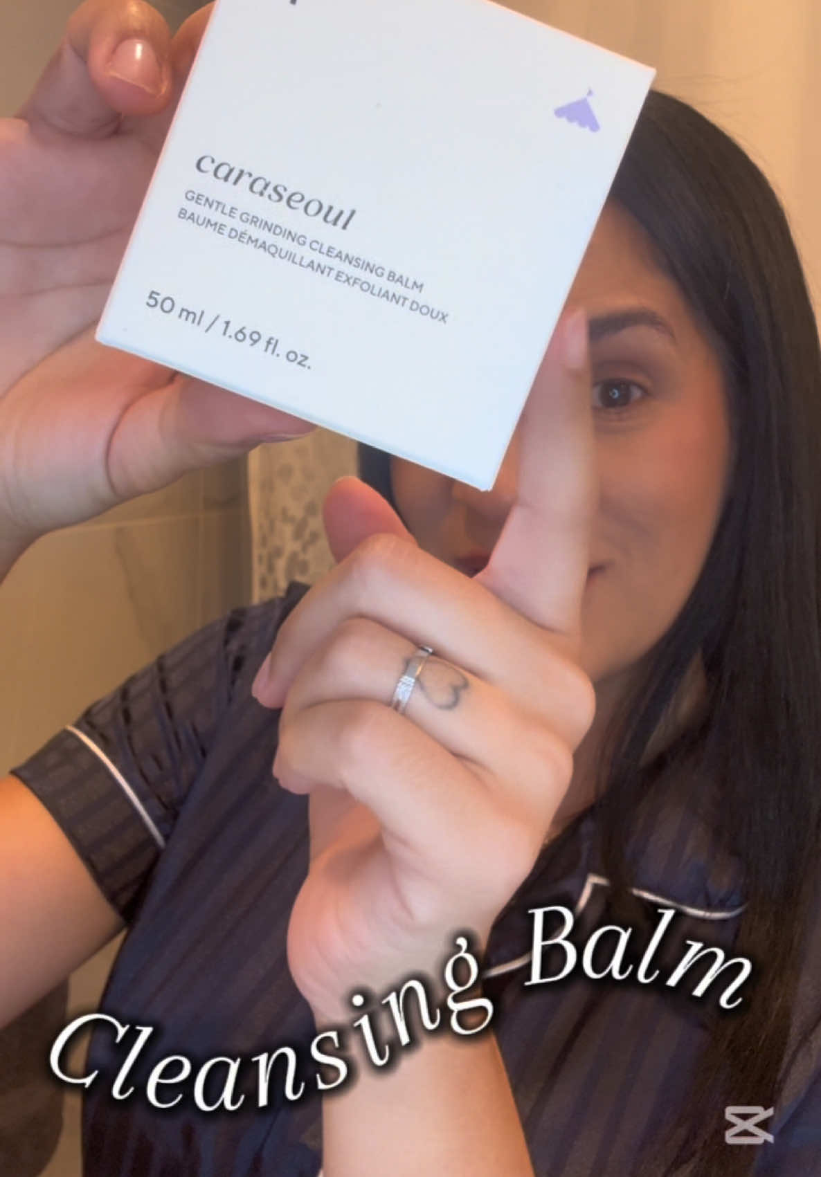 La limpieza es el primer paso hacia una piel sana y luminosa. Este desmaquillante de @CaraSeoul elimina el maquillaje sin resecar, dejando la piel suave, fresca y lista para tu rutina de skincare. #caraseoul #balm #cleansing 