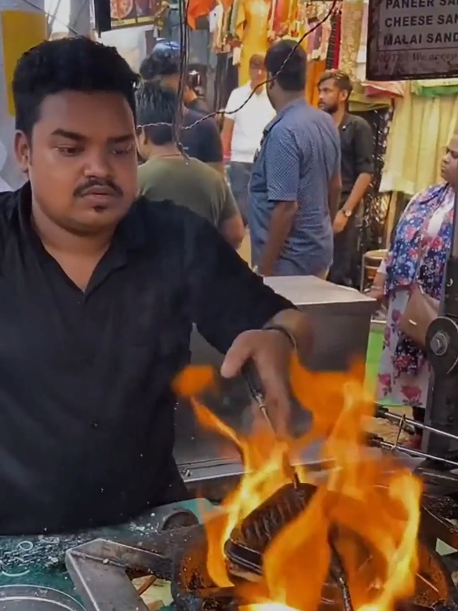 Sanduíche iche turbinado #rangobraboo #streetfood #indianfood #comidaindiana #memesbr