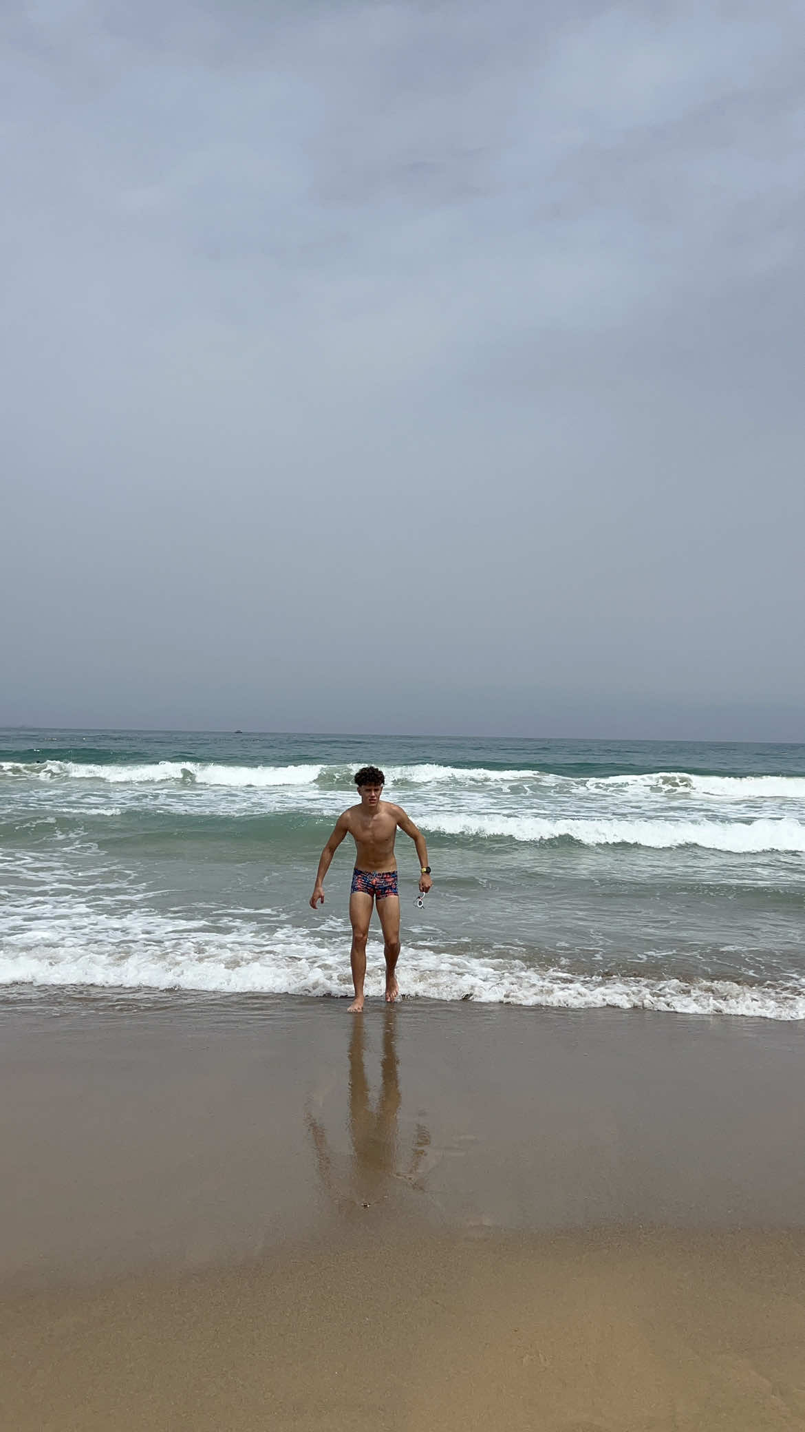 Après ma séance de natation, je suis passé par la plage. En voyant l’eau, j’ai eu comme un déclic — impossible de résister à l’envie de replonger pour une deuxième séance, libre et pleine de passion 🌊💪 #Triathlon #Natation #Passion #TrainingDay#alger #algerie🇩🇿 #algeria🇩🇿 #dz #algerienne #sportstiktok #SportsNews #swimming #swimwear 