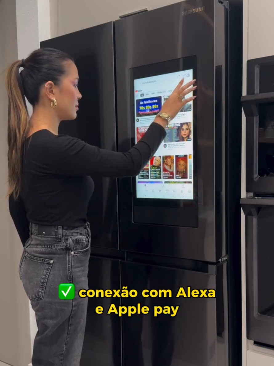 ✨ Essa é a geladeira que transforma qualquer cozinha em sonho de revista! Samsung Smart Frost Free Inox French Door Preto 564L 😍 Com dispenser de água e gelo, espaço enorme e design sofisticado. Imagina abrir essa porta e ver tudo organizado e geladinho? 💎 👉 Quem aí queria ter uma dessas em casa? #GeladeiraSamsung #CasaDosSonhos #BlackFriday2025 #CozinhaModerna #Tecnologia