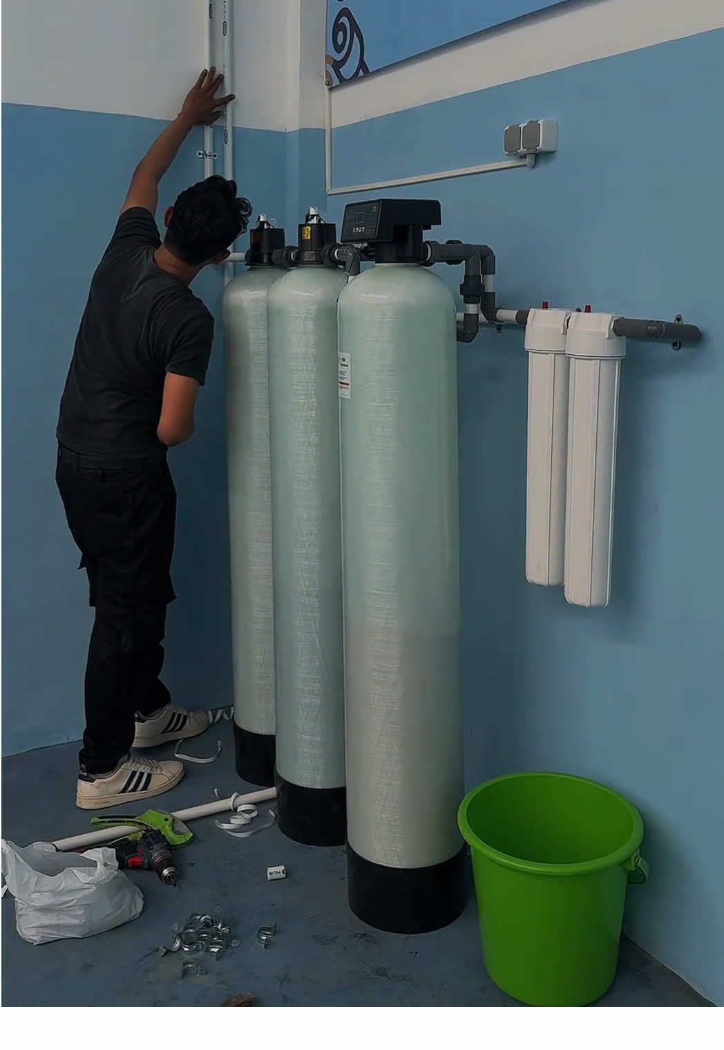 WTP adalah singkatan dari Water Treatment Plant atau Instalasi Pengolahan Air (IPA), yaitu fasilitas yang mengolah air baku dari sumber alami menjadi air bersih yang aman untuk dikonsumsi. #mbglovers❤️ 