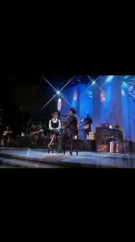 Ya no puedo imaginar mi vida sin tí ya que cuando abro los ojos mi existencia y mí corazón tienen necesidad de ti,de esa inquietud de saber cómo estás,esa desesperación por querer oír el sonido de tú voz y sentir la calidez de tus labios,de verte para que mis ojos se regocijen con tú presencia,con él deseo de tocar tus manos y sentir la calidez de tú piel,de mirarte a los ojos,de besar tus labios,de sentir todo tú ser, con las ganas de gritar todo esto que mí pensamiento guarda, con la esperanza que a tus oídos llegue para que me sientas,hoy al amanecer,al instante que recibí la lúz del nuevo día,mí primer pensamiento fue para tí y tuve la necesidad de tus caricias,de esa mirada tuya hermosa y serena que tus ojos poseen,de perderme dentro del mágico mundo de tus pensamientos, de poder abrazarte tiernamente y darte los besos que llevo en mí, tuve la necesidad por saber de ti,de poder mirarte y tú voz poder escuchar ya que en mis sueños tú siempre estás y ya no puedo imaginar una vida sin tí..; #eresmivida #porsiempre #amoreterno #tuyo #jesusadrianromero 