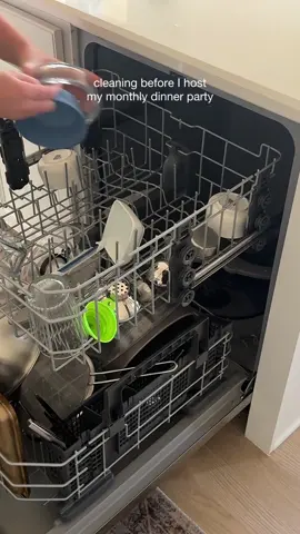 cleaning before my squash-themed party 🫧🧺 #cleaning #CleanTok #cleanwithme #hosting 