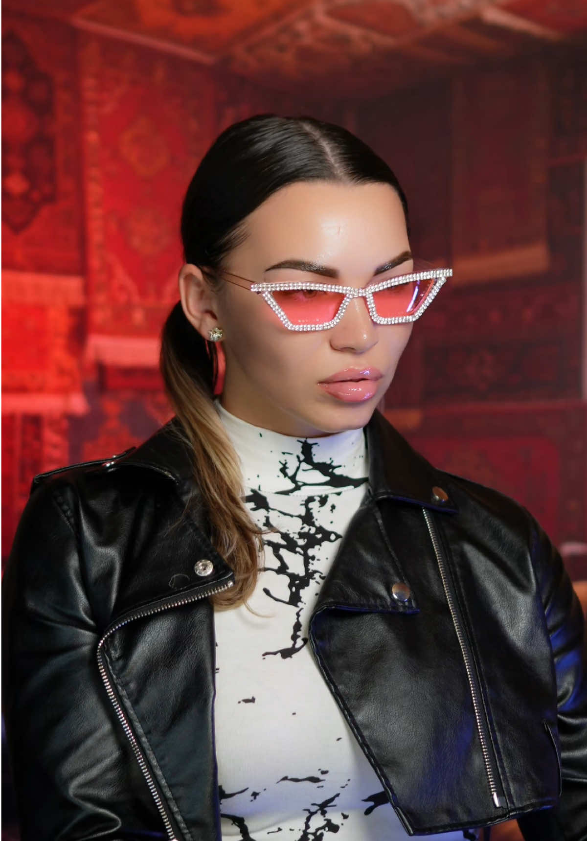 🤍 Hei, sunt LIVE acum! 🖤 💗 Intră să stăm de vorbă, să râdem și să petrecem timp cu vibe bun ✨ 🖤 Spune-mi în comentarii de unde ești 💬 🤍 Dă un share ca să fim cât mai mulți 💖 #LiveTikTok #SuntLive #VibeBun #HaiPeLive #Comunitate     