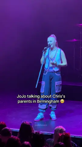 JoJo talking about Chris’s parents in Birmingham tonight was too sweet 🥹future mother and father in law!! 🥹 @JoJo Siwa @Chris Hughes #jojosiwa #cojo #fyp #infinityhearttour #chrishughes 