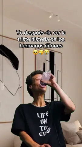A tomar más agüita por los hermanos riñones 🥹 #tristehistoria #hermanosriñones #tomaragua #MemeCut #Meme 
