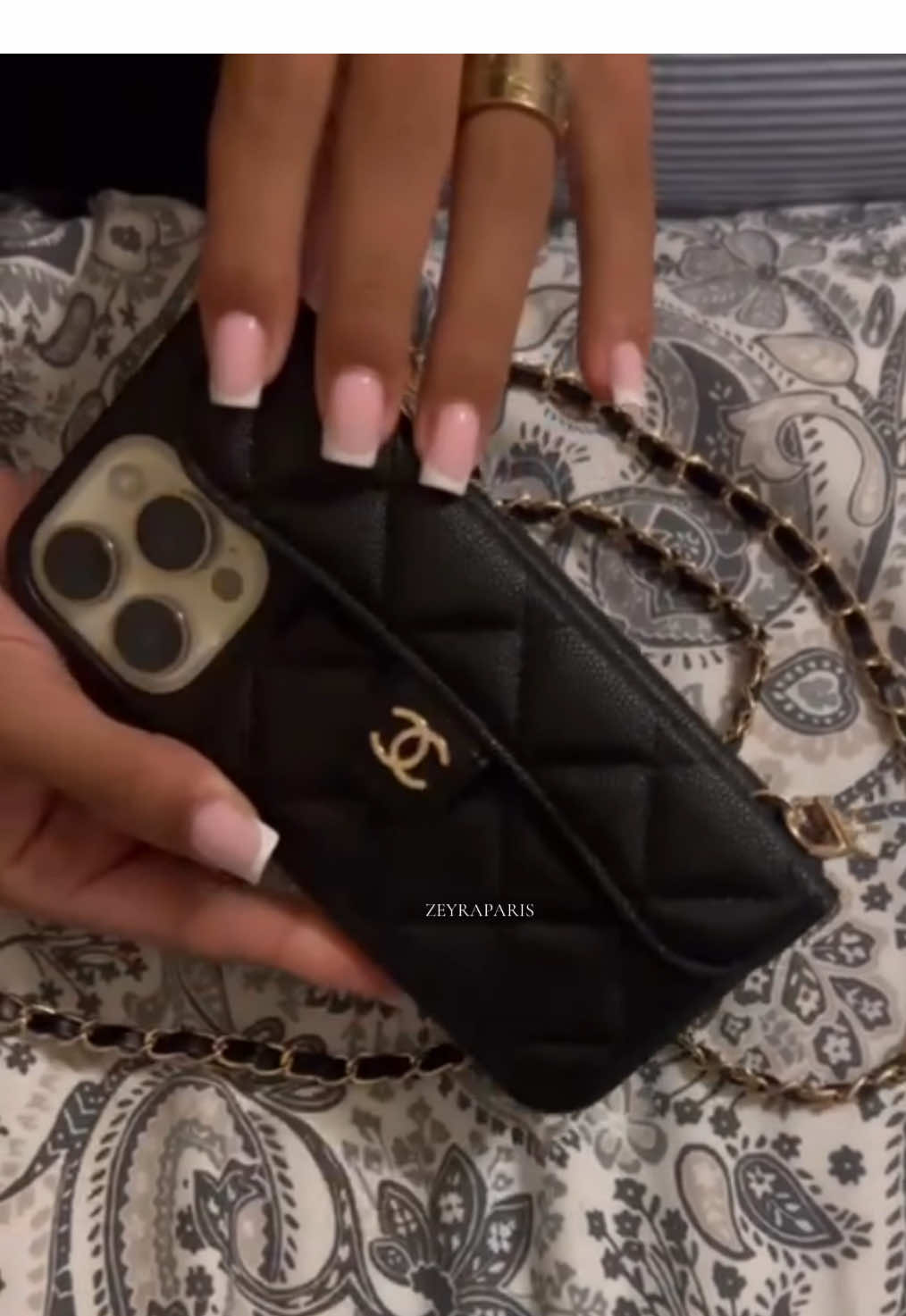 Coque disponible chez ZeyraParis 🖤 commande via IG : zeyra.paris  #coquechanel #coque #chanel #pourtoi #paris #fyp #iphonecase 