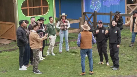 ¡Es momento de conocer a El Mayoral “Tío Pepe”! 🧑🏻‍🌾👀 Tienen mucho que aprender este día en #LaGranjaVIP nuestros invitados. En vivo a través de nuestra cuenta de TikTok y sitio web.📱