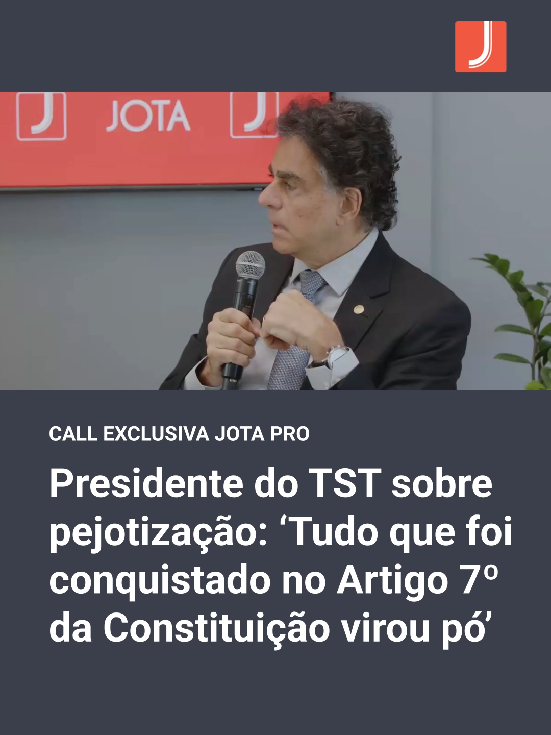 O novo presidente do Tribunal Superior do Trabalho, ministro Luiz Philippe Vieira de Mello Filho, disse ao JOTA nesta quarta-feira que a pejotização irrestrita trará impactos “graves” que poderão levar a uma “ruptura do tecido social”, com trabalhadores desassistidos e a seguridade social subfinanciada. Para o ministro, a CLT é “atemporal”, já que foi construída com cláusulas gerais para ter “incidência ao longo do tempo”, além de ter passado por mais de cem atualizações. “A CLT não fica em desuso. Ela faz parte hoje de uma gama de trabalhadores, 38 milhões, que não podem ficar desassistidos”, afirmou. A entrevista completa está disponível no canal do JOTA no YouTube 🔗 #justiçatrabalhista #trabalhista #trabalho #tst #pejotização #terceirização #clt