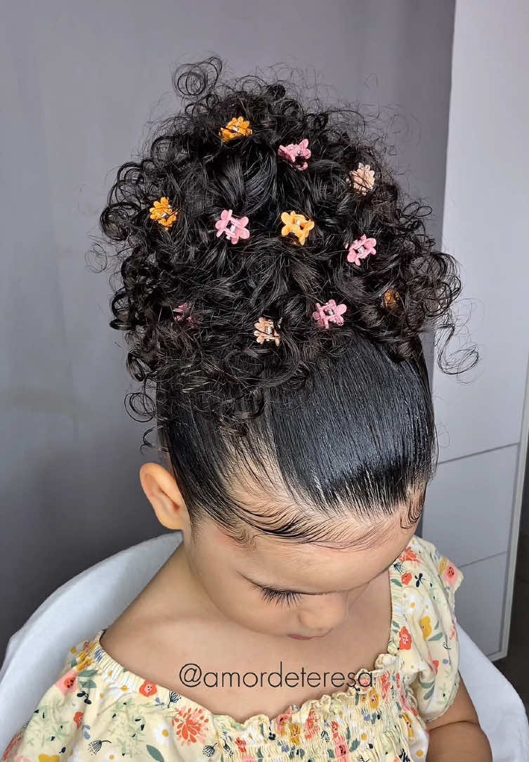 Cabelo|  Penteado lindo e fácil pra usar no day after! 🥰 . . #penteados #penteadoinfantil #penteadosfaceis #cabelocacheado #cabelomaluco 