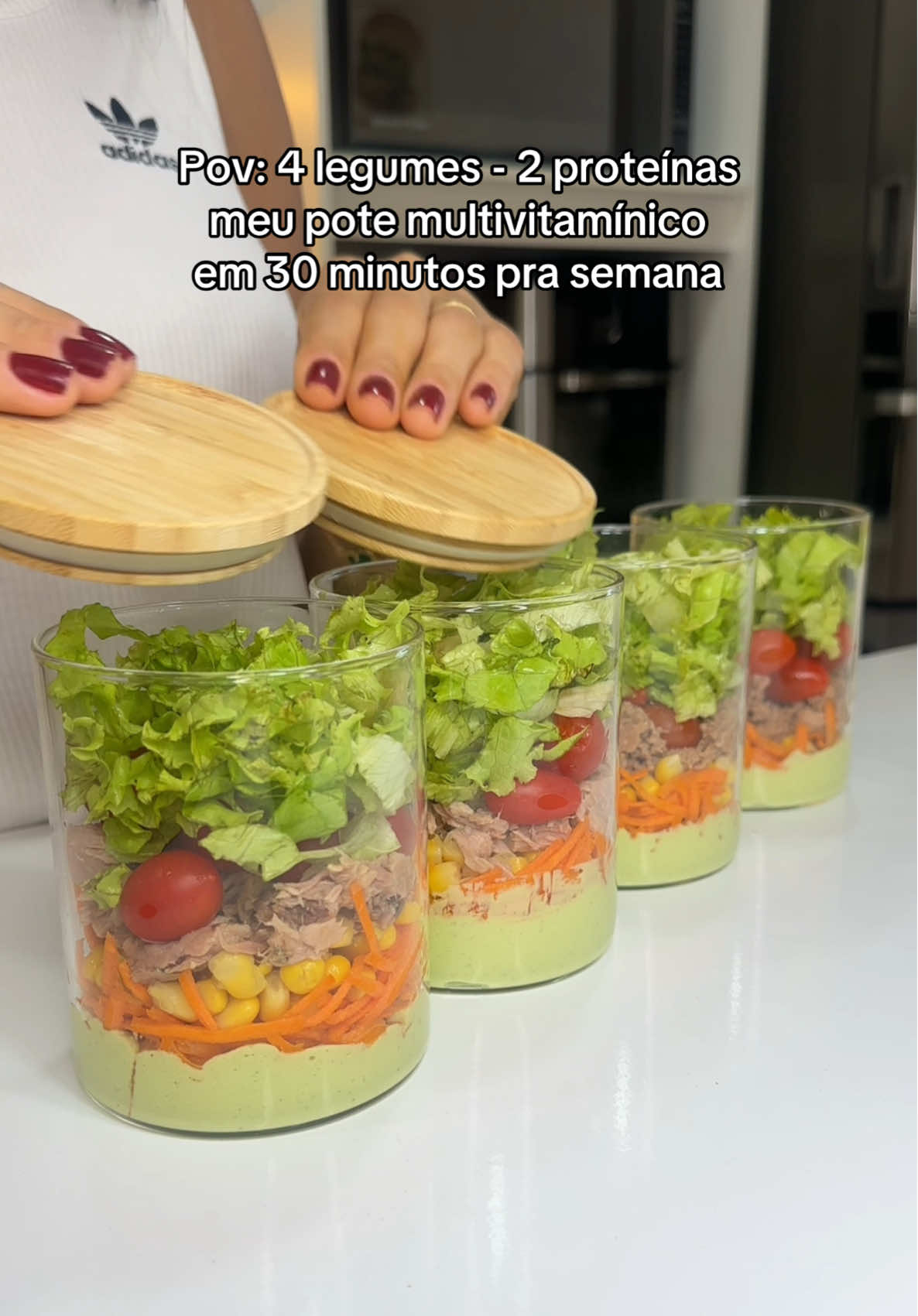 Pra secar e definir pra ontem - sirva junto do jantar ou almoço #saladanopote #saladaproteica Usei: 3 ovos cozidos  3 cl de vinagre  1 cl de azeite  Sal e salsa  - adicione mais vinagre ao bater se precisar  Salada:  Cenoura ralada  30 g de milho verde  1/2 lata de atum  Tomate cereja  Alface  Monte nessa ordem pra conservar melhor o sabor e textura.  Dura até 4 dias na geladeira.  Já compartilha com quem ama uma maionese verde. Siga @aurilene.fit pra mais ❤️‍🩹
