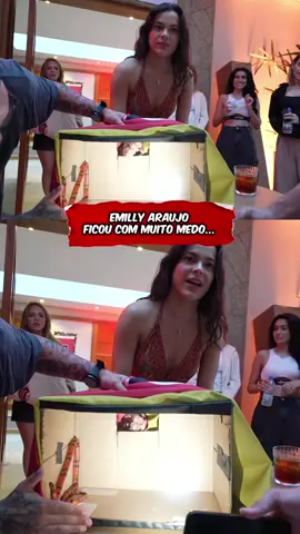 Emilly Araújo ficou com muito medo… @Jon Vlogs #jonvlogs #cobra #bdj #clipstwitch #vivendo 