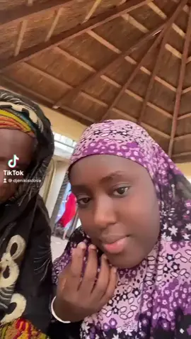 Dans cette vidéo, Mami Amy nous parle elle-même de son départ… 💔🕊️ Elle partage sa joie de vivre et avait demandé que cette vidéo soit publiée quand elle ne serait plus parmi nous. Tout ce qu’elle a toujours voulu, c’est me voir heureuse. J’ai longtemps hésité à partager cette vidéo… Je l’ai même voulu la supprimer à plusieurs reprises. Même si je savais que ce jour viendrait comme pour chacun d’entre nous, je n’étais pas prête à le voir arriver. 💔 Elle a été accompagnée à sa dernière demeure aujourd’hui, mercredi 08 octobre 2025 🕊️ Son amour, sa joie et sa sagesse resteront à jamais dans nos cœurs. 💚