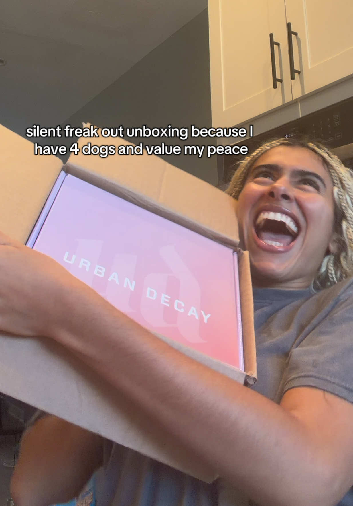 Getting PR from brands that I’ve known and loved since childhood is a whole different feeling. It very much so gives “we did it, kid. YOU did it.” and I can’t help but get emotional over it.  Thank you @urban decay 😭 my little preteen heart is bursting at the seams 💖 #gifted #urbandecay #makeupunboxing #makeup #unboxing 
