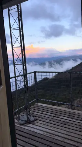 September 14, 2025 🩵💙🩷🧡 I’ll be sharing a lot of videos from the last couple weeks at the lookout!! I’m still catching up with editing and posting, and actually have good service/wifi now! 😁 Would you prefer I put the dates in the caption like this one, so you know when it’s from? I know it can be confusing since I am down for the season now. Lemme know!! 🤗✨🩵 #lookoutlife #lookoutformichelle #offgrid #lookout #firelookout 