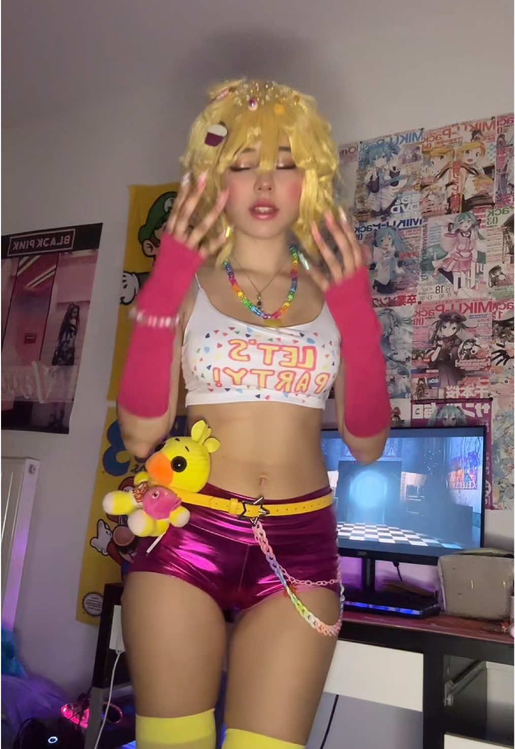 Me and this song is somethinggg #fnaf #fivenightsatfreddy #toychica #fnafchica #fnafcosplay 