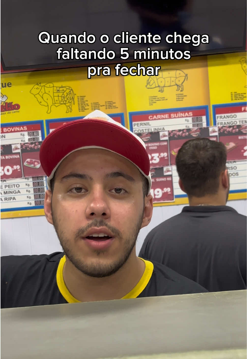 Ele tava querendo ir embora 😂 #açougue #açougueiro #humor #funcionario #cliente 