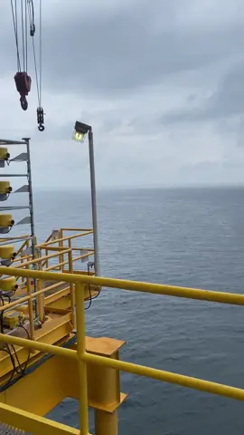Another beautiful day ☀️#family #offshoredrilling #oceanpower #marineengineer #sea 