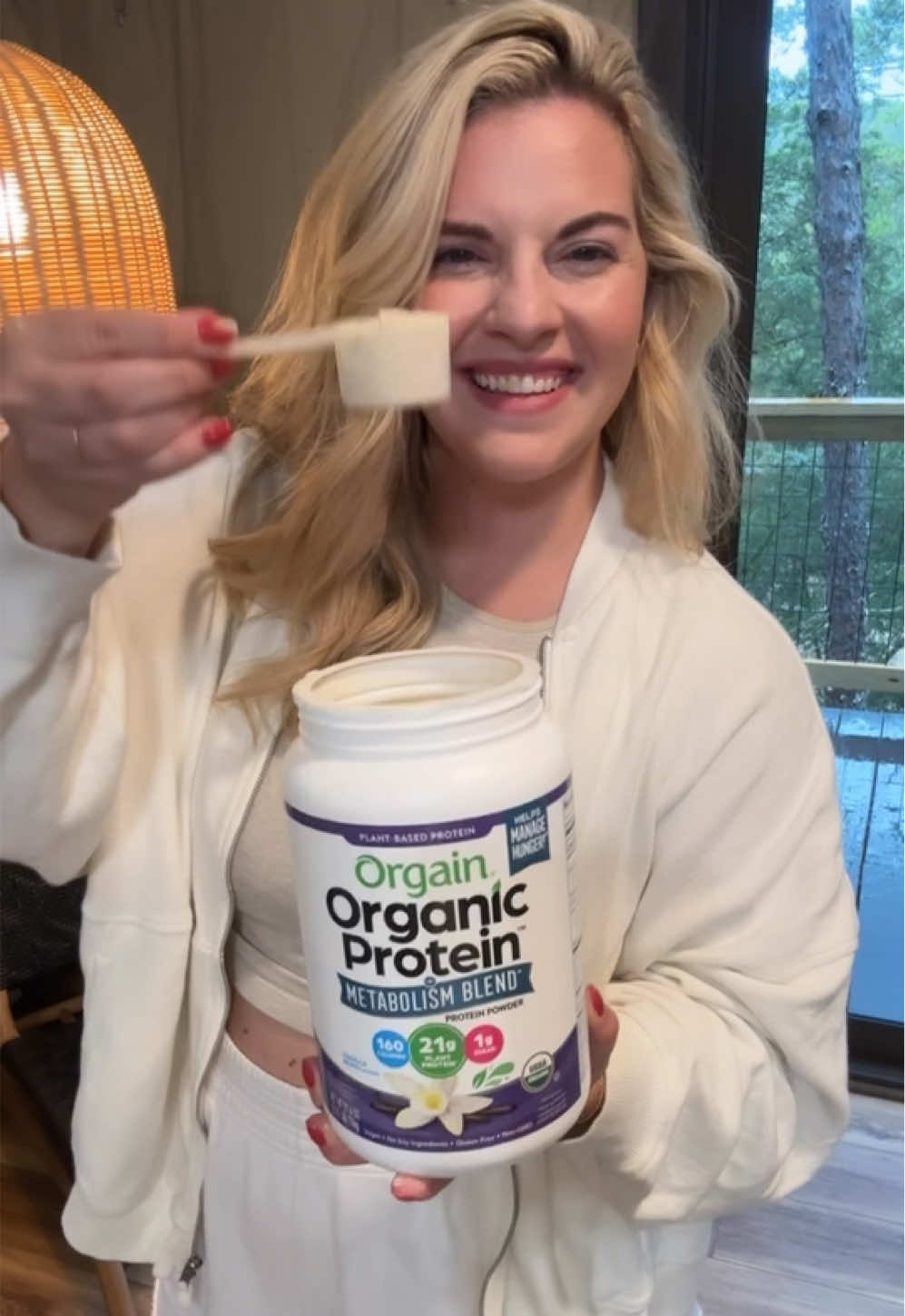 MOM HACK 💪🏻 The NEW Organic Protein Powder + Metabolism Blend from @DrinkOrgain is 40% off for Prime Day! 🎉 #momhack #musclemommyera  #drinkorgain #orgainpartner 