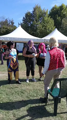 le huntrix in azione !!!  rumi @Kikimoon_94  Zoey @MickyPyra  mira io  #kpopdemonhunters✨️💛 #kpopdemonhunters #kpopdemonhunterscosplay @KPop Demon Hunters Netflix 