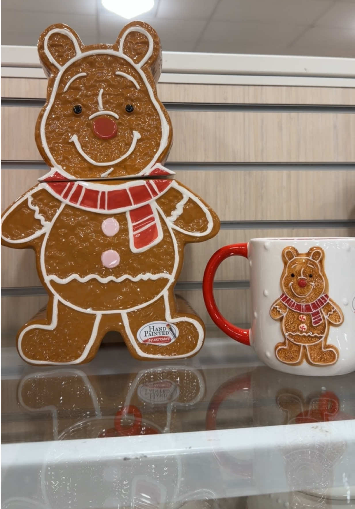 Winnie the Pooh gingerbread cookie jar and mug @HomeGoods #winniethepooh #winniethepoohchristmas #winniethepoohcookiejar #disneywinniethepooh #winniethepoohfinds 