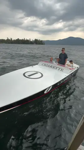 Rare Don Aronow classic 27' Squadron with a 1200! 🔥🔥 Credits: @cryanmcv follow @daily_dose_of_powerboats #raceboat #powerboat #speedboat #dailydoseofpowerboats #power 