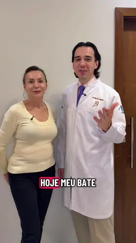 💛 Confira o depoimento da nossa querida paciente Gracia, que realizou sua cirurgia facial há 11 anos.  💫 A cirurgia facial é um procedimento voltado para o rejuvenescimento do rosto, reposicionando tecidos e tratando a flacidez da pele. Essa técnica restaura a firmeza, o contorno e a definição facial, mantendo a naturalidade das expressões e realçando a beleza única de cada paciente. 💬 Ficou com dúvidas sobre a cirurgia facial? Comenta aqui ou agende sua avaliação! 💎 Dr. Marcelo Almeida Cirurgião Plástico CRM 2703 – RO / RQE 623 #DrMarceloAlmeida #contornocorporal #drmarceloalmeida #DepoimentoReal #Transformação    