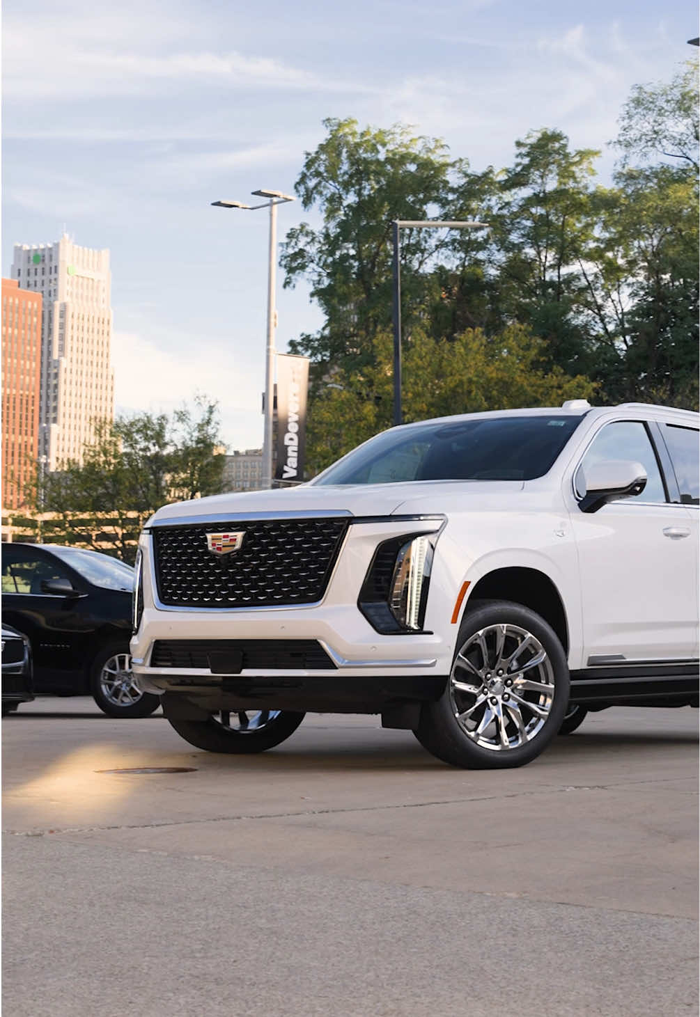 The Cadillac Escalade bringing luxury to our Rubber City … 💎🛞🌇  #cadillac #escalade #rubbercity #vandevere #luxury