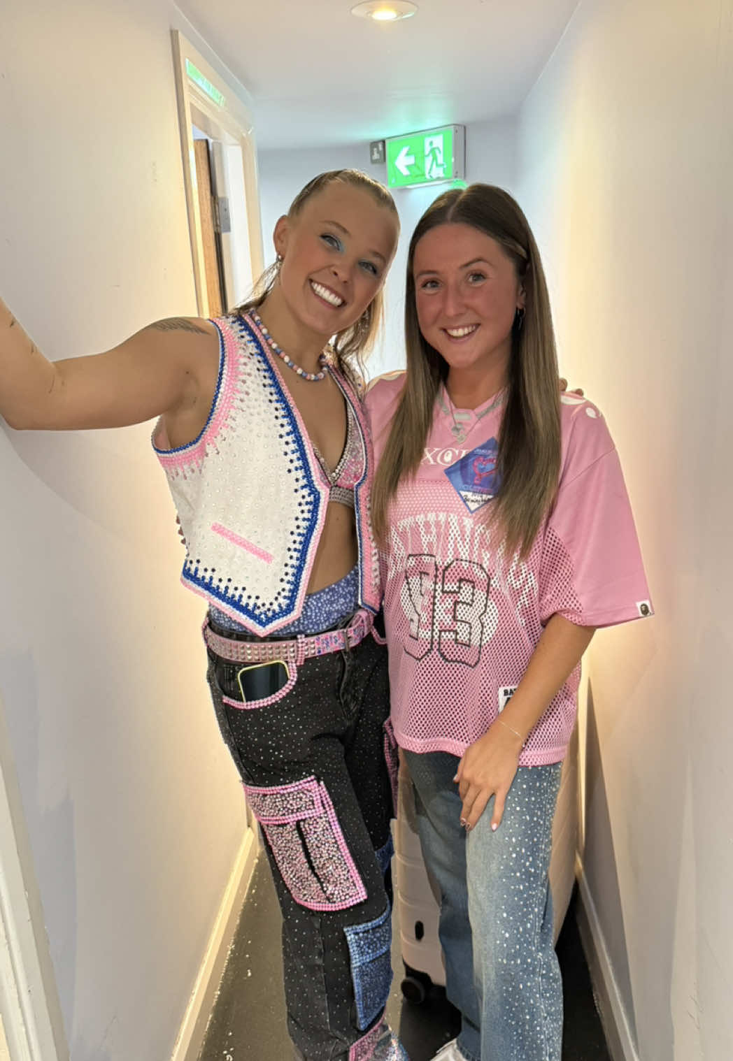@JoJo Siwa WHAT A NIGHT!! Genuinely what an amazing show!! Thank you so much for having us!!💗💗💗💗