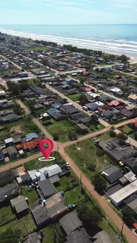 🌊Lote de esquina a venda a 250 metros do mar em Balneário Gaivota/SC! Excelente oportunidade em um dos bairros mais procurados e valorizados da região — ideal para quem busca investir ou construir próximo ao mar! 📐 Detalhes do imóvel: 	•	Lote medindo 12 x 25 m 	•	Posição solar Leste 	•	Escritura e registro 	•	Apenas 250 metros do mar 	•	220 metros da 7ª Avenida 💰 Valor de investimento: A consultar 📅 Agende uma visita e conheça pessoalmente esse ótimo terreno próximo ao mar! 📞 Mais informações: (48) 99630-2526 🌐 Site: www.leandrocorretordeimoveis.com.br 📍 Endereço: Av. Nereu Ramos, nº 2488 – Parque das Avenidas, Sombrio/SC LEANDRO GOMES Corretor de Imóveis – CRECI 58317-F