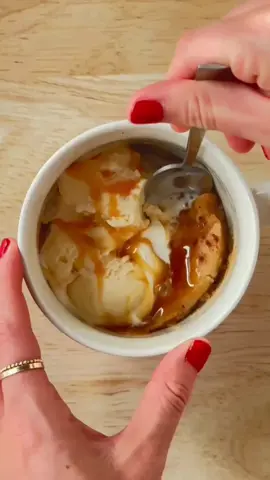 The perfect easy-to-make sweet treat 🍎 Just add this buttery apple spice mug cake to the microwave and customize with toppings of your choice! Grab the recipe from the link in our bio. . . . . #Butter #FallBaking #dessert #ButterMadeMe